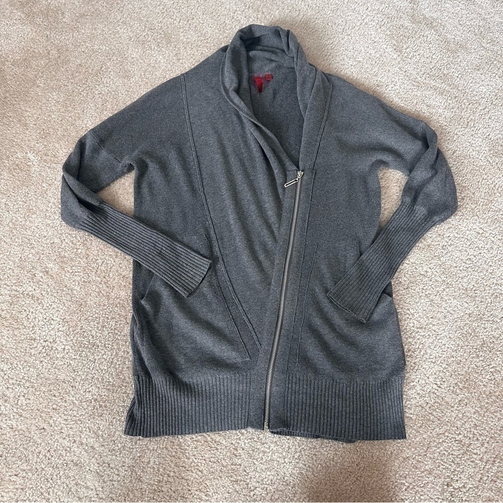 EUC Women’s 5/48 Grey Zipper Front Sweater!